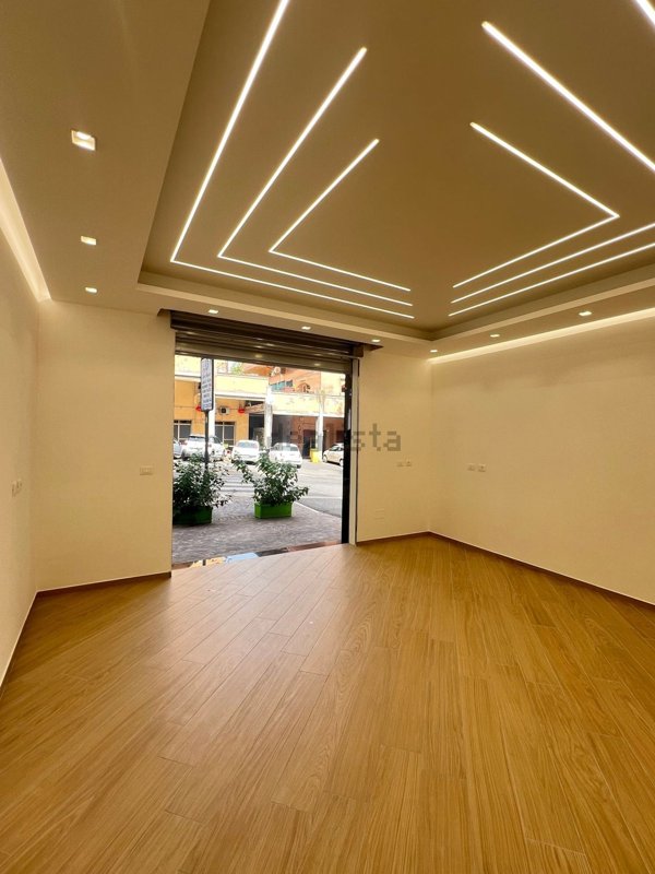 locale commerciale in affitto a Bracciano
