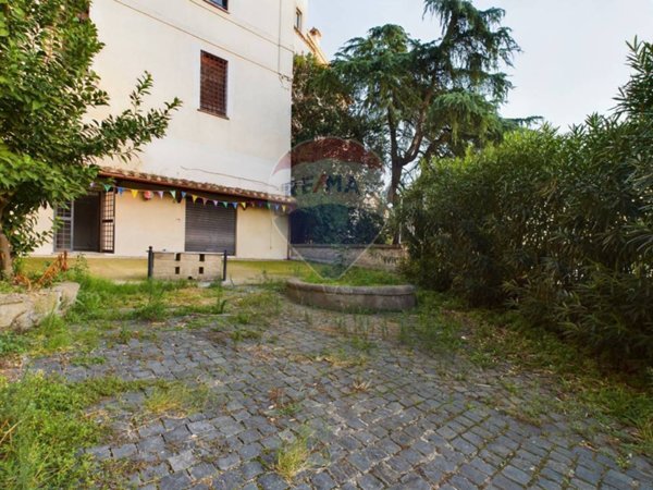 locale commerciale in affitto a Canale Monterano