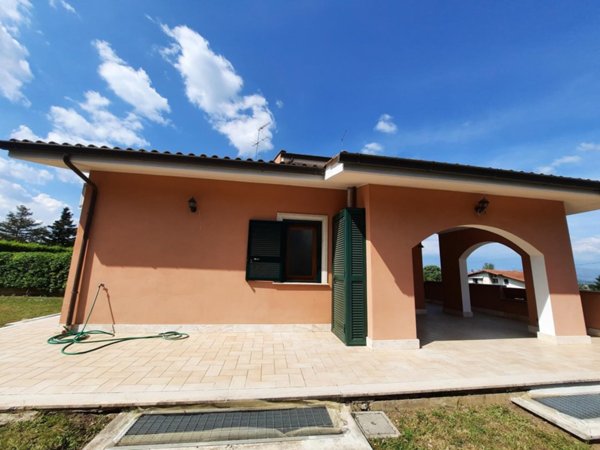 casa indipendente in affitto a Capena