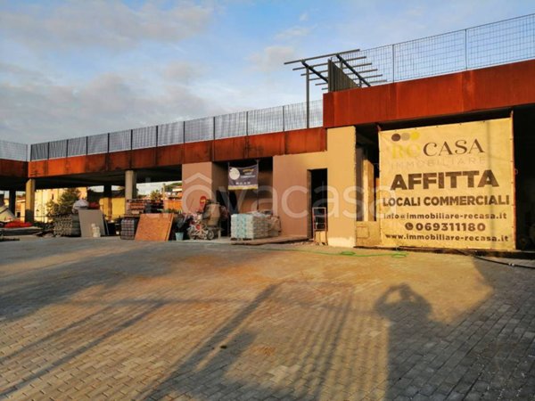 negozio in affitto a Castel Gandolfo in zona Pavona