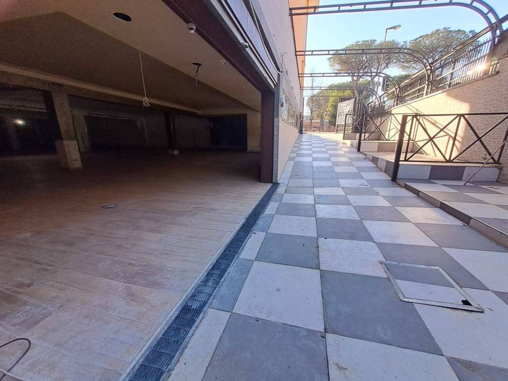 locale commerciale in affitto a Castel Gandolfo in zona Pavona