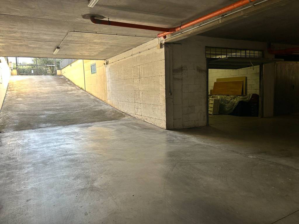 locale di sgombero in affitto a Castel Gandolfo in zona Pavona