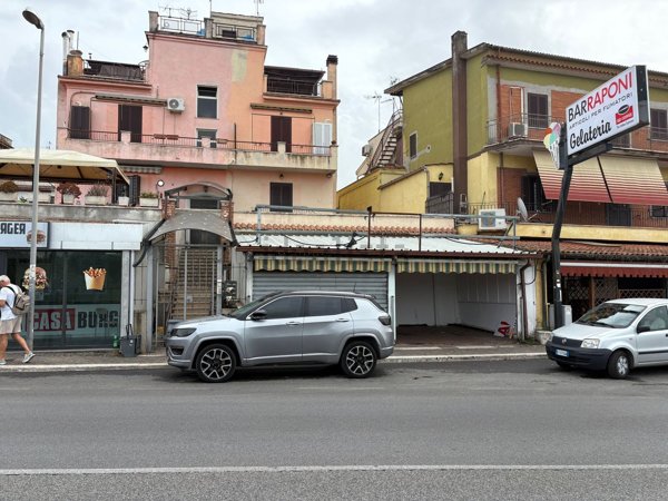 locale commerciale in affitto a Castel Gandolfo