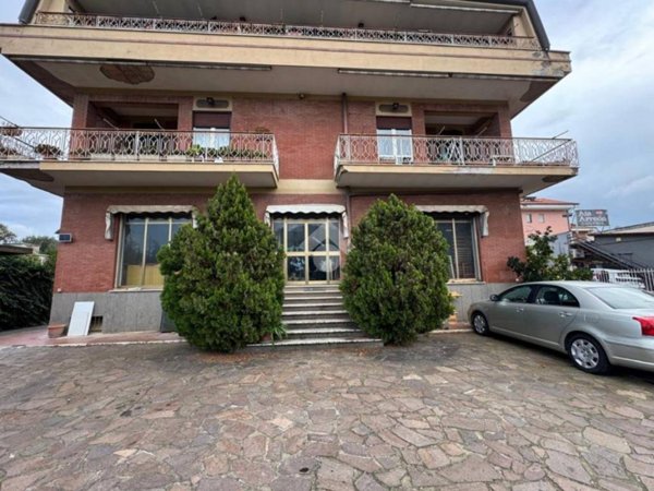 negozio in affitto a Castel Gandolfo in zona Pavona