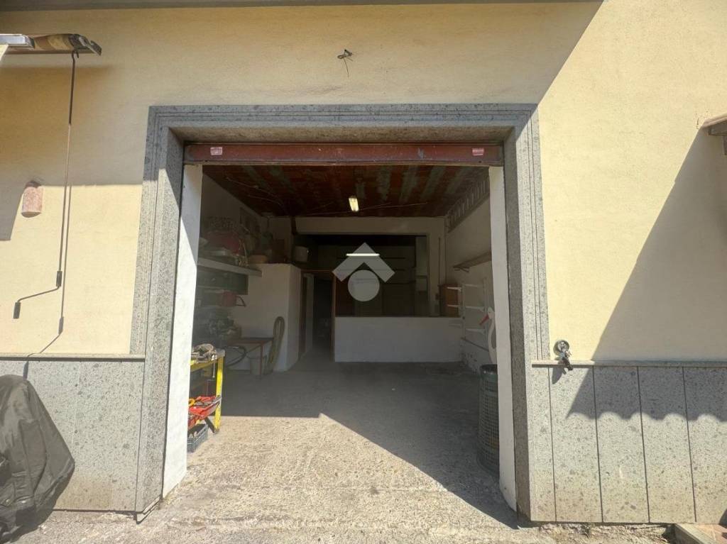 locale commerciale in affitto a Castel Gandolfo in zona Pavona