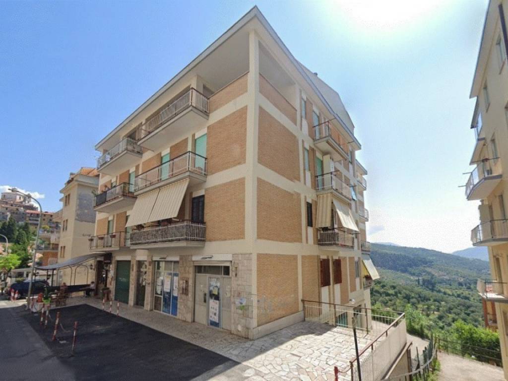 negozio in affitto a Castel Madama