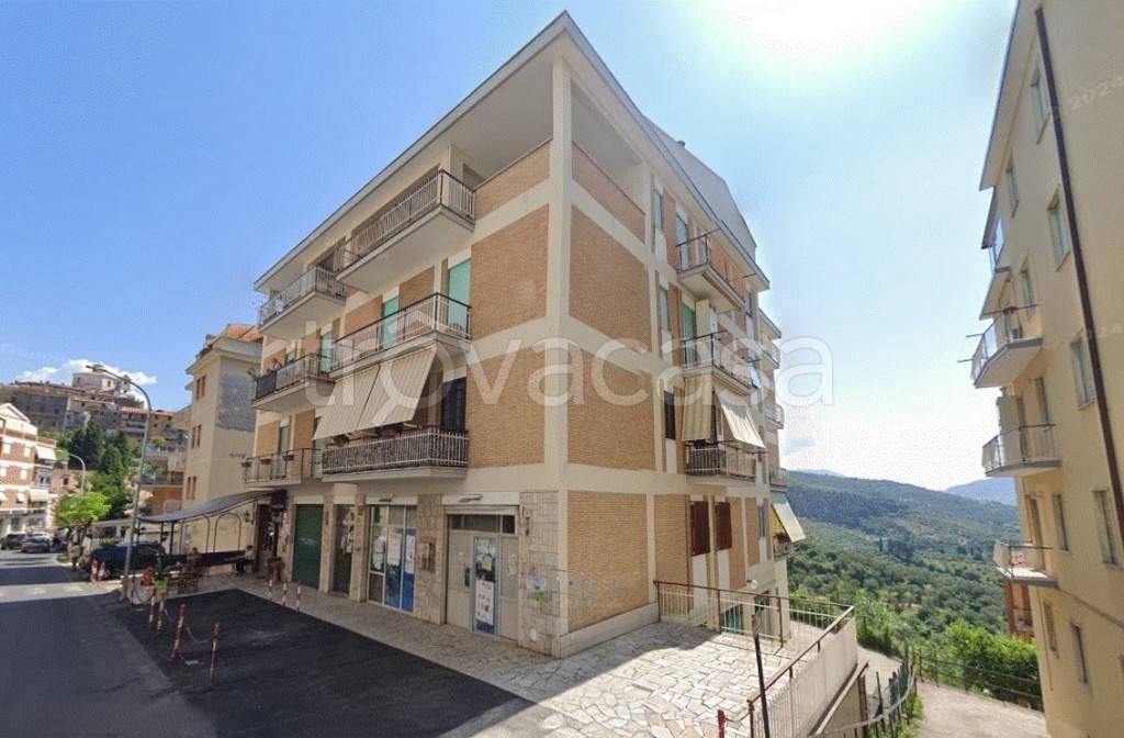 locale commerciale in affitto a Castel Madama