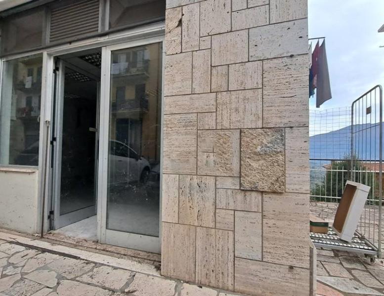 locale commerciale in affitto a Castel Madama