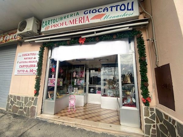 locale commerciale in affitto a Castelnuovo di Porto