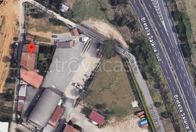 locale commerciale in affitto a Castelnuovo di Porto