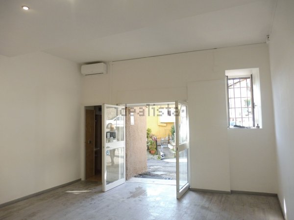 locale commerciale in affitto a Castelnuovo di Porto in zona Montelungo