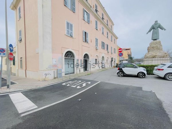 locale commerciale in affitto a Civitavecchia