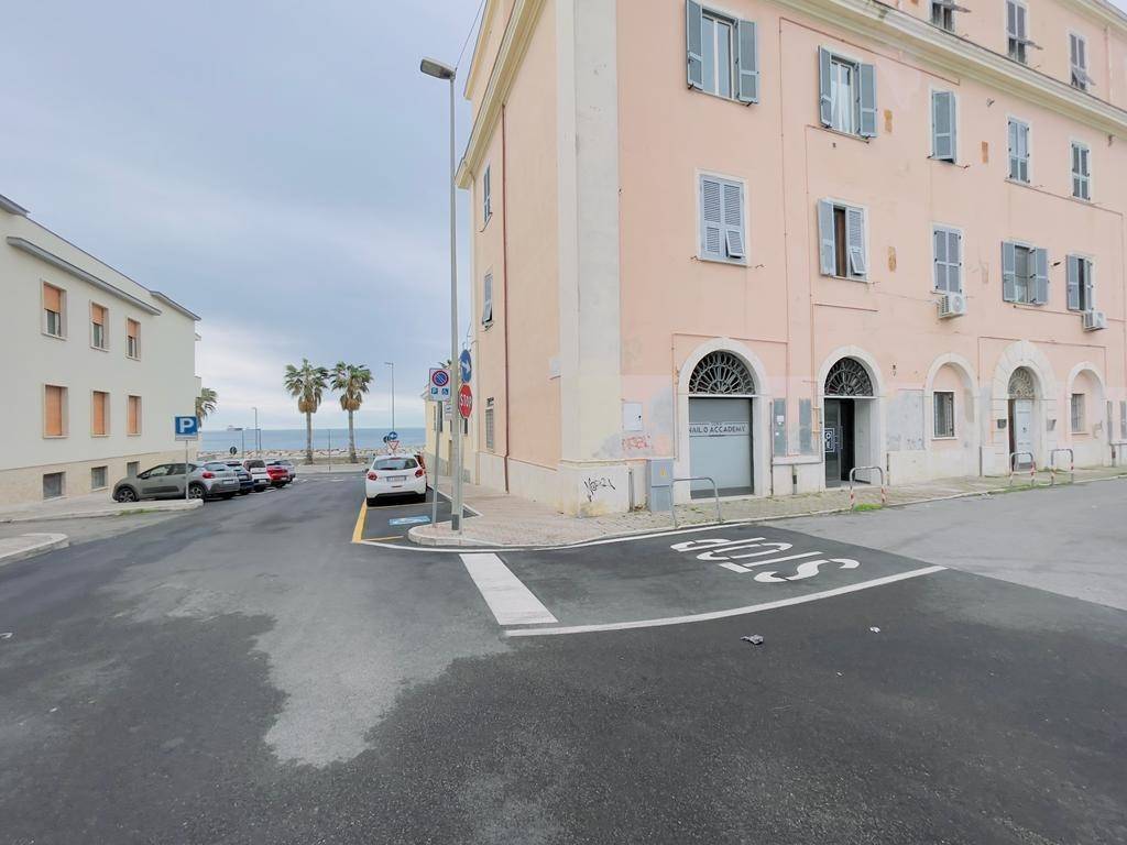 negozio in affitto a Civitavecchia