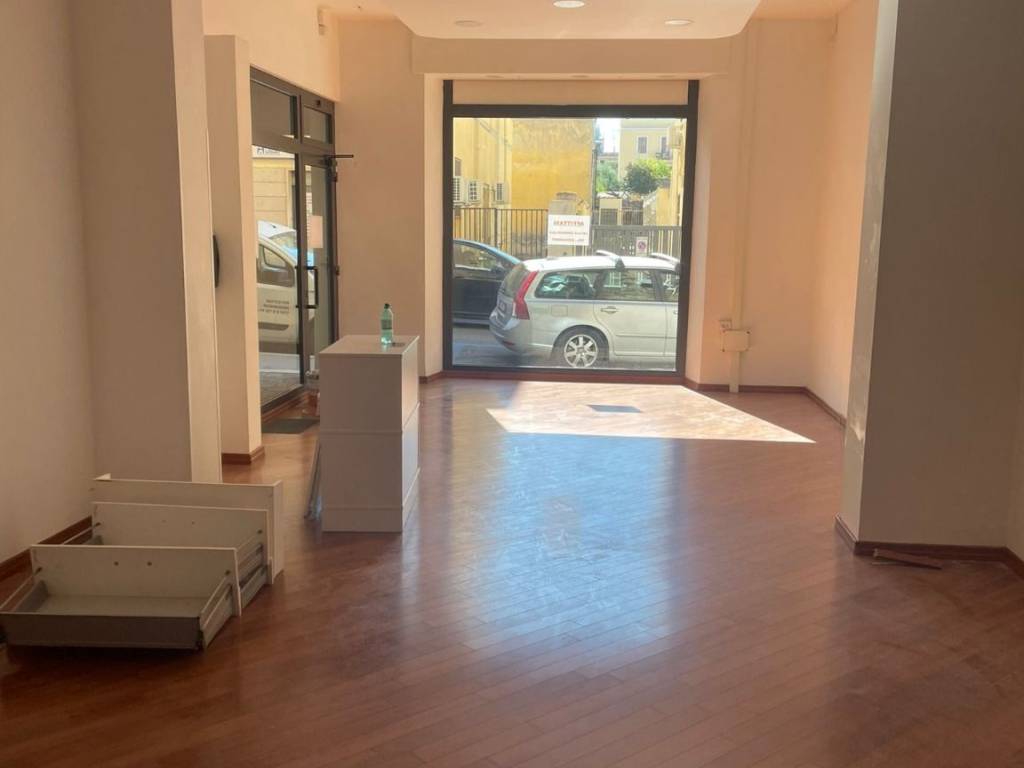 negozio in affitto a Civitavecchia