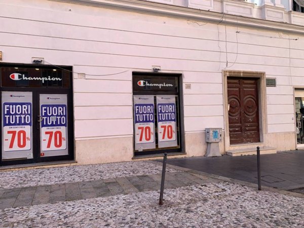 negozio in affitto a Civitavecchia
