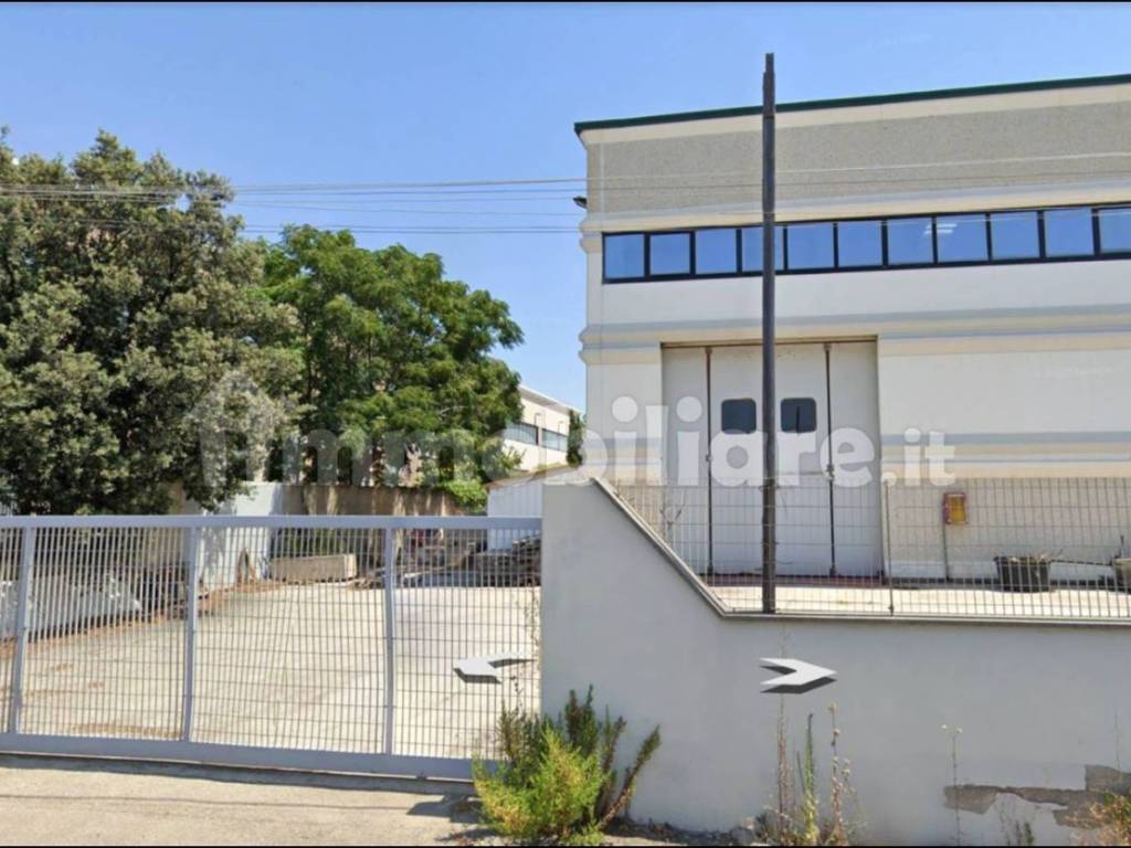 locale commerciale in affitto a Civitavecchia in zona Aurelia