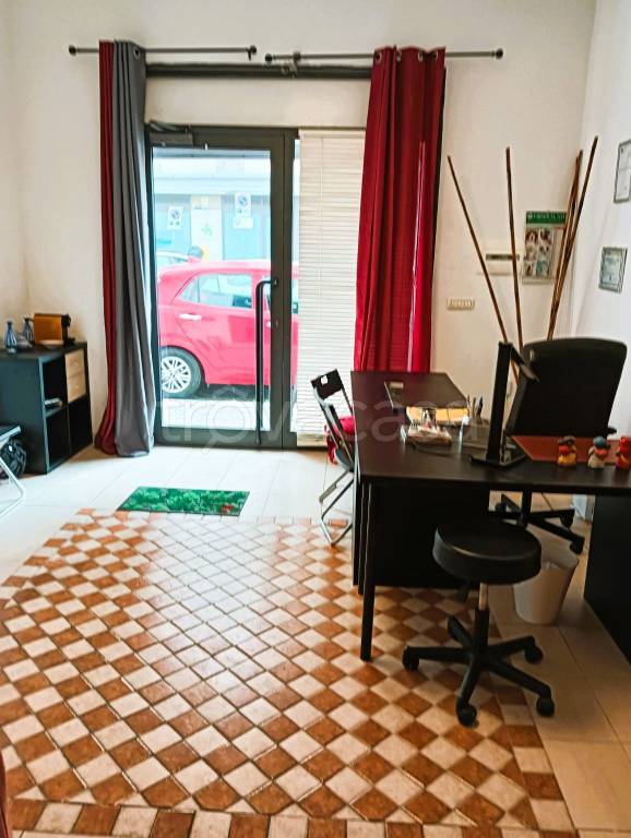 negozio in affitto a Civitavecchia