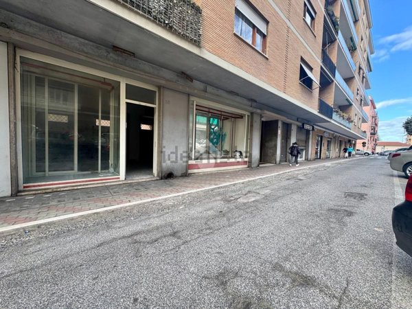 locale commerciale in affitto a Civitavecchia