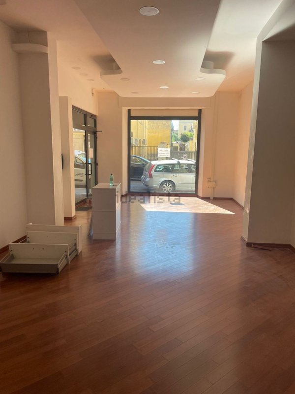 locale commerciale in affitto a Civitavecchia