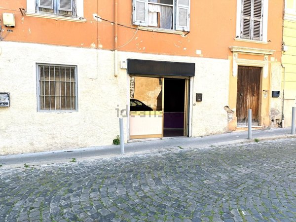 locale commerciale in affitto a Civitavecchia