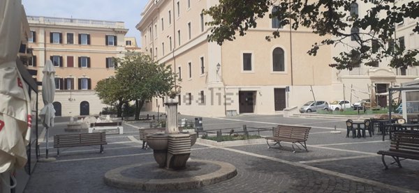 locale commerciale in affitto a Civitavecchia