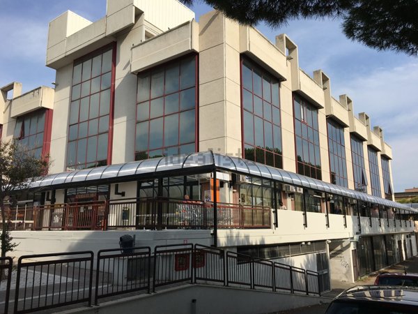 locale commerciale in affitto a Civitavecchia