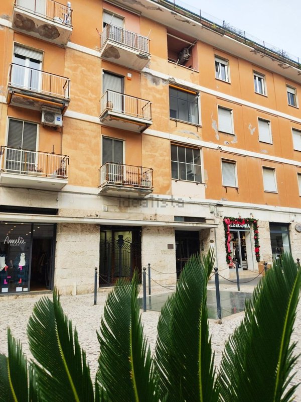 locale commerciale in affitto a Civitavecchia