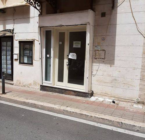 negozio in affitto a Civitavecchia