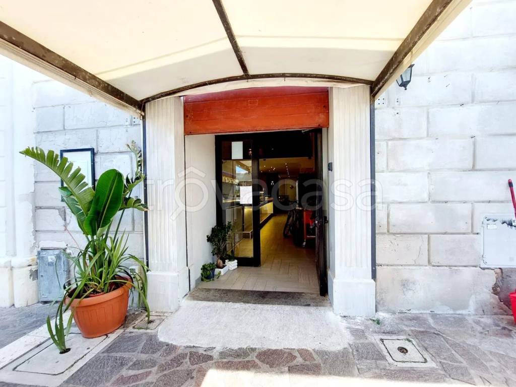 negozio in affitto a Civitavecchia