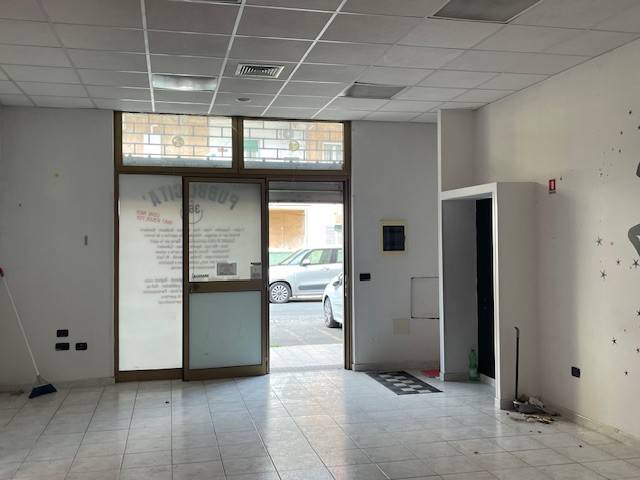 negozio in affitto a Colleferro