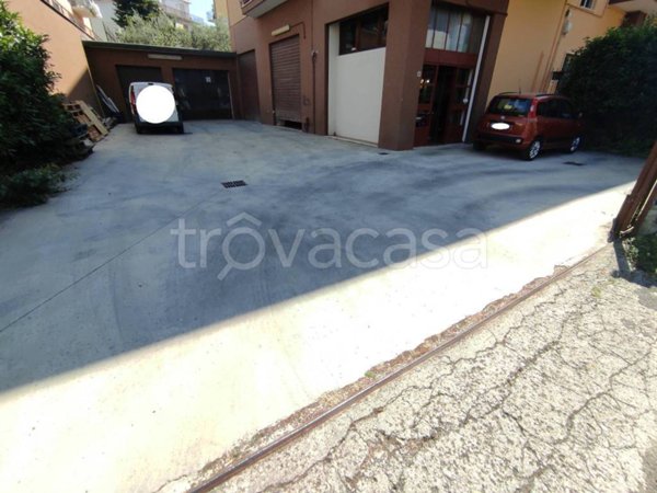 locale commerciale in affitto a Colleferro