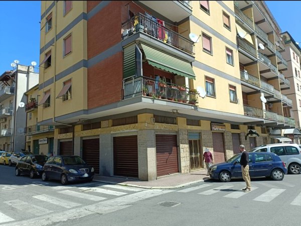 locale commerciale in affitto a Colleferro