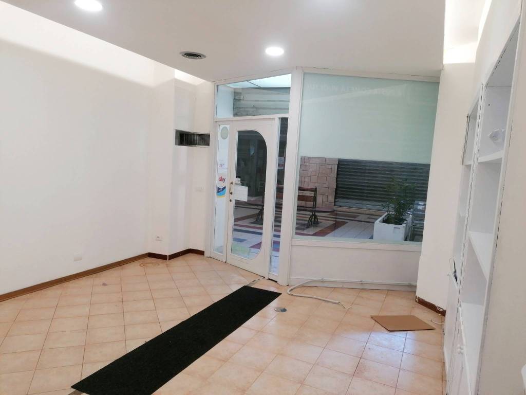 negozio in affitto a Colleferro