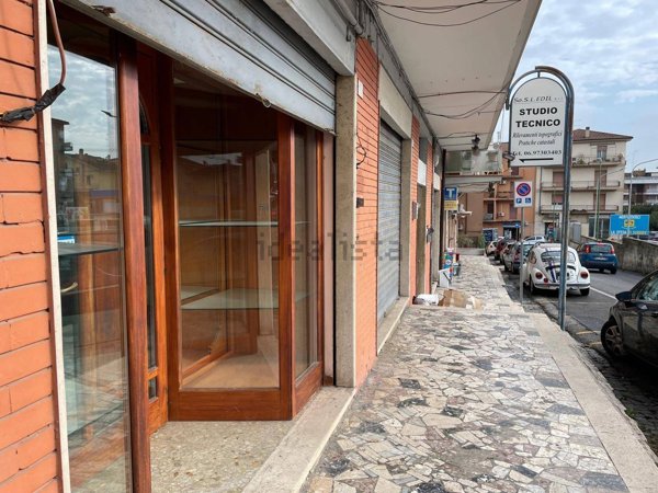 locale commerciale in affitto a Colleferro