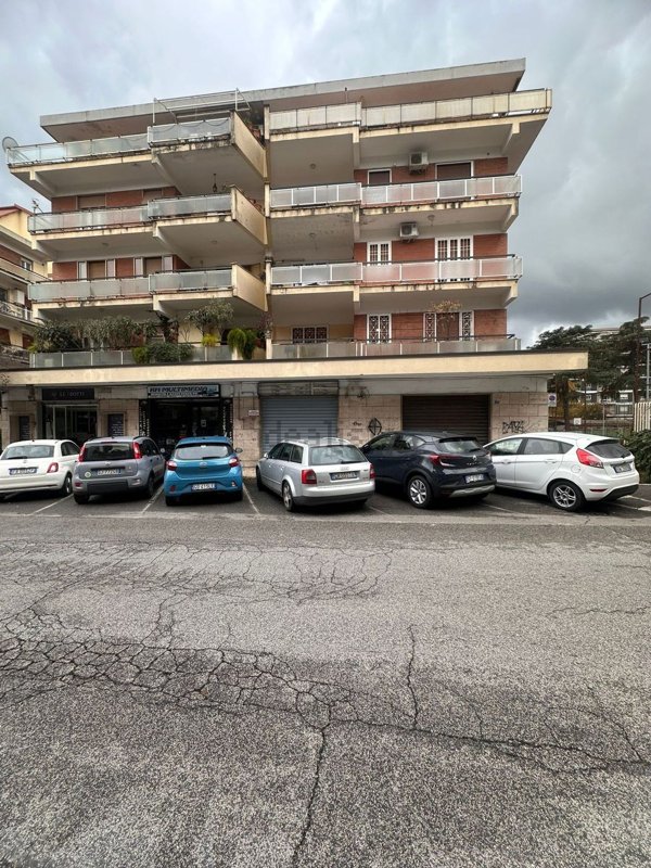 locale commerciale in affitto a Colleferro