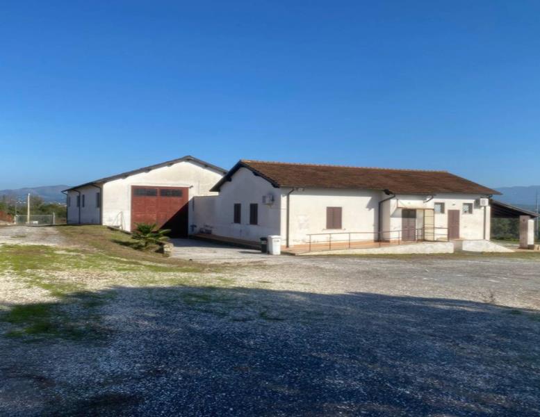 locale commerciale in affitto a Fiano Romano