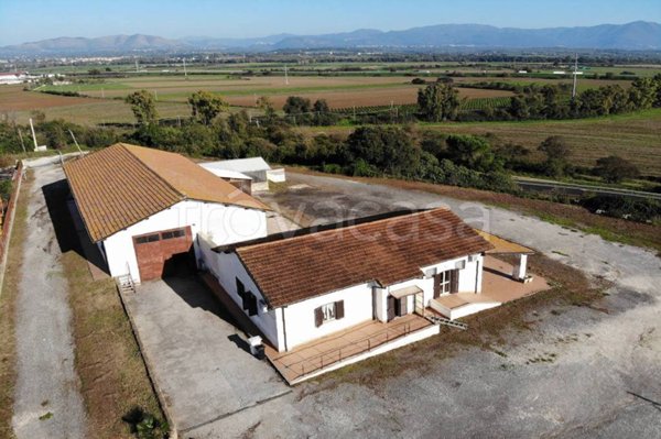 locale commerciale in affitto a Fiano Romano