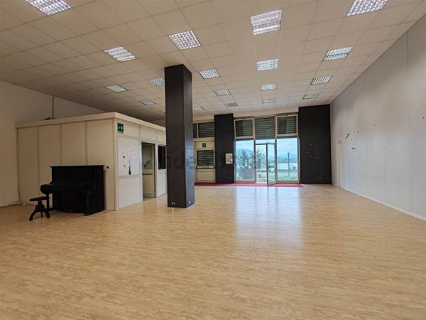 locale commerciale in affitto a Fiano Romano