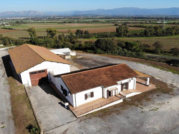 locale commerciale in affitto a Fiano Romano