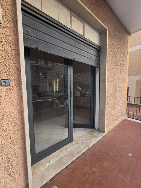 locale commerciale in affitto a Fiano Romano