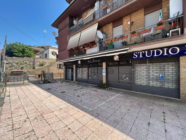 locale commerciale in affitto a Formello
