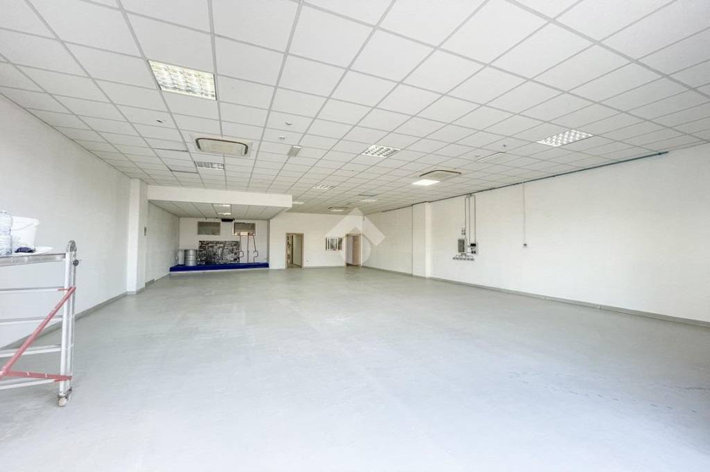 negozio in affitto a Formello