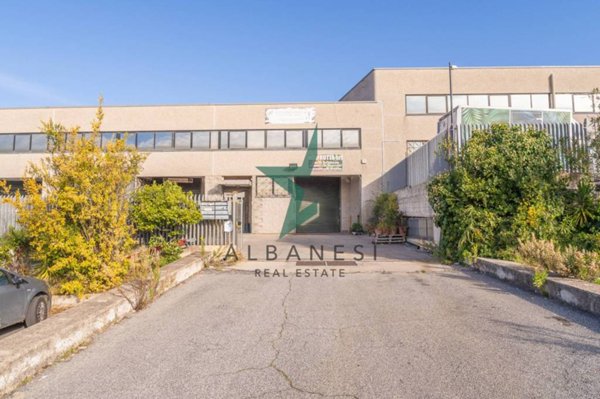 locale commerciale in affitto a Formello