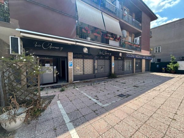 negozio in affitto a Formello