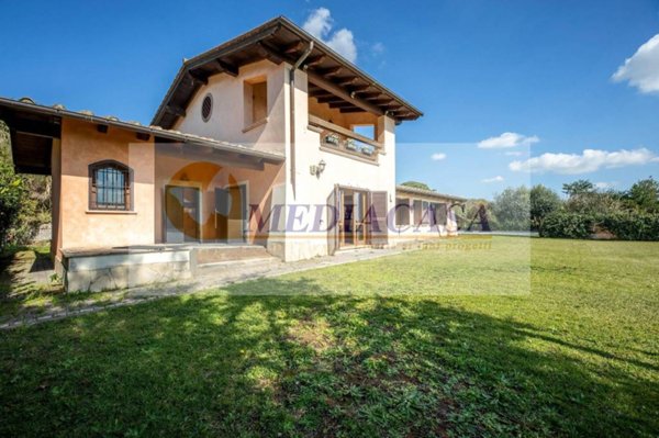 casa indipendente in affitto a Formello