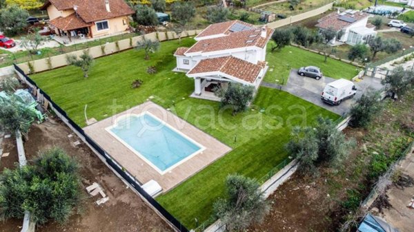 casa indipendente in affitto a Formello