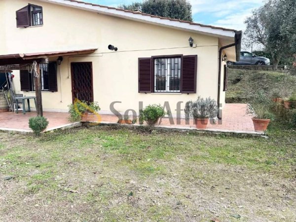 casa indipendente in affitto a Formello