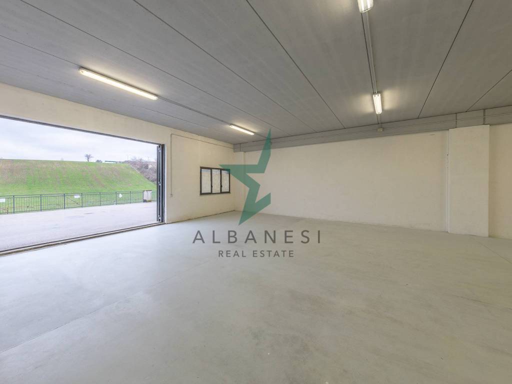 locale commerciale in affitto a Formello