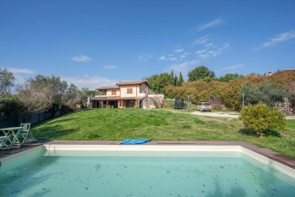 casa indipendente in affitto a Formello