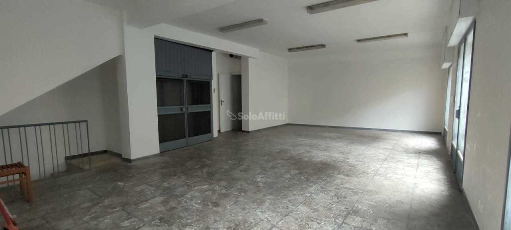 locale commerciale in affitto a Frascati